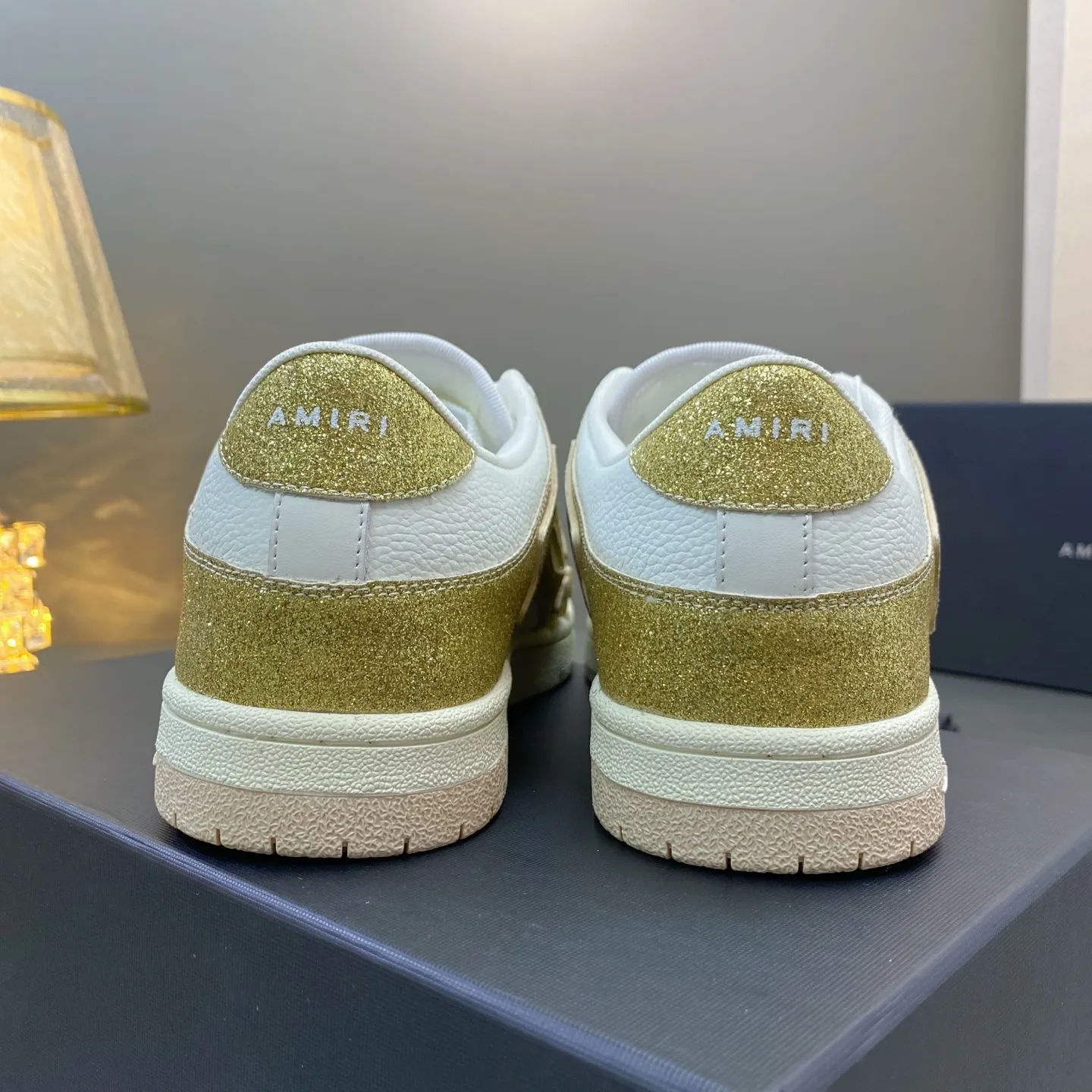 p580🐮🐮AMIRI Couple Style👑 The latest The Pacific Series Couple Style💀🦴Bone Stars Casual Sports Shoes Skateboard Shoes✔️ AMIRI's Pacific shoes are a sneaker that combines luxury and street style. Many celebrities and Internet celebrities have the same style. Its design and workmanship are very exquisite. Made of high-grade cow leather, soft to the touch and highly durable. 💎Fabrics: Original custom imported first-layer cowhide 💎Inner lining: Original customized breathable mesh 💎Foot: Original injection molded one-piece, comfortable, wear-resistant and not tiring for feet 💎Outsole: Original 1:1 molded three-color sole Original outsole 💎Sole thickness: 3CM 💎Size: Female 35-40 Male 39-46 💎Price; Top version 👑Special remarks Remark: (Female size 34 40 . Men's sizes 38 45 46 are customized and cannot be returned or exchanged. Please note when ordering! Thank you🤝🤝